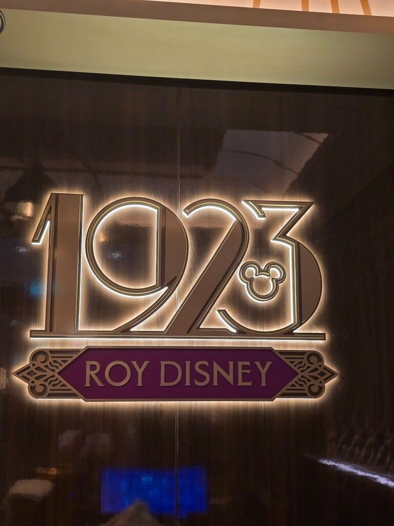 1923 restaurant dining room on the Disney Wish